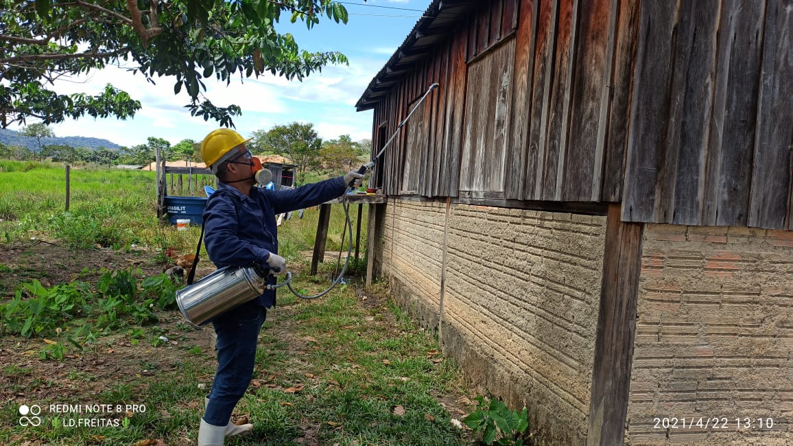 Pulverização para combater a fêmea do mosquito Anopheles, transmissor da malária- DSEI Leste Roraima. 